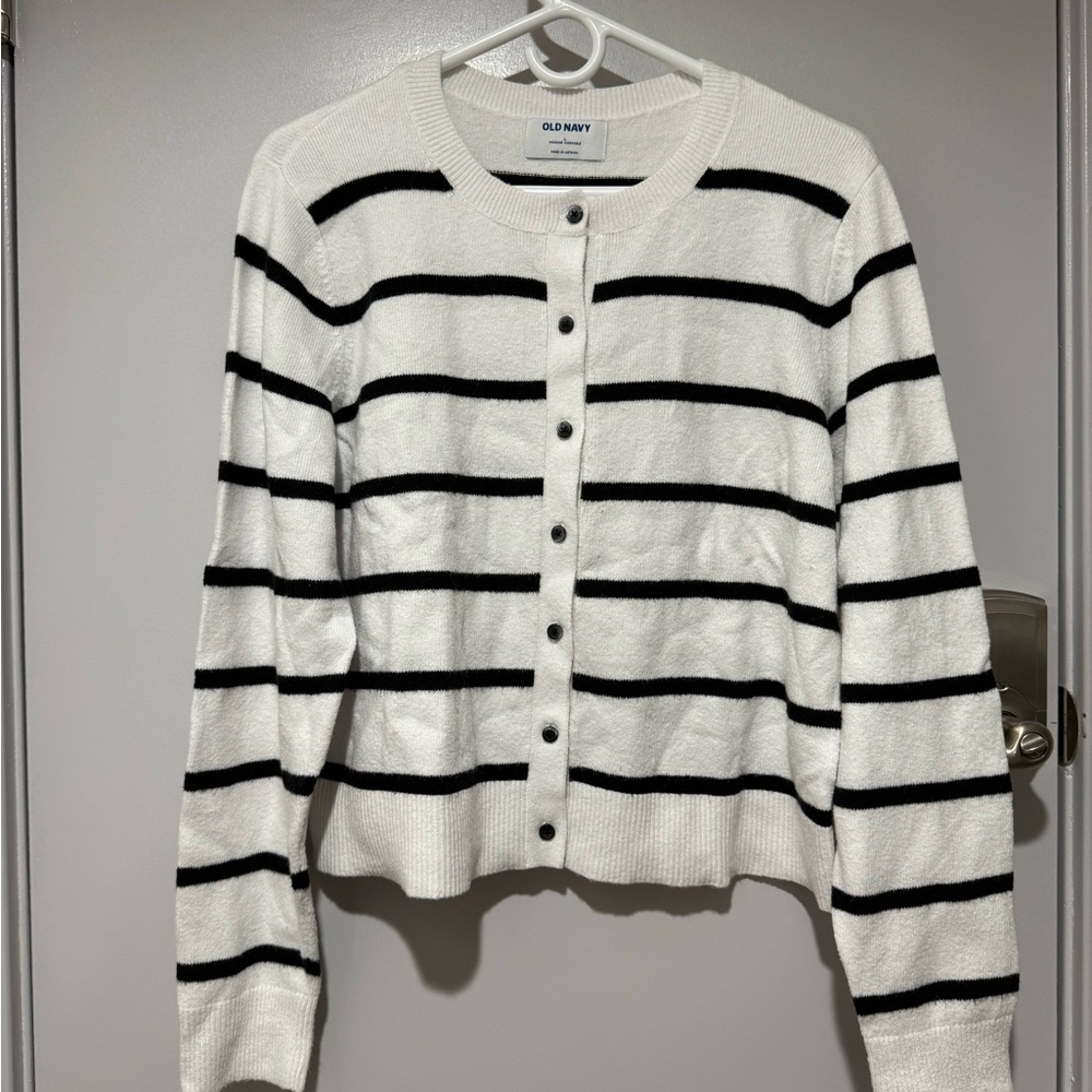 Old Navy Women's Black and White Striped Sweater